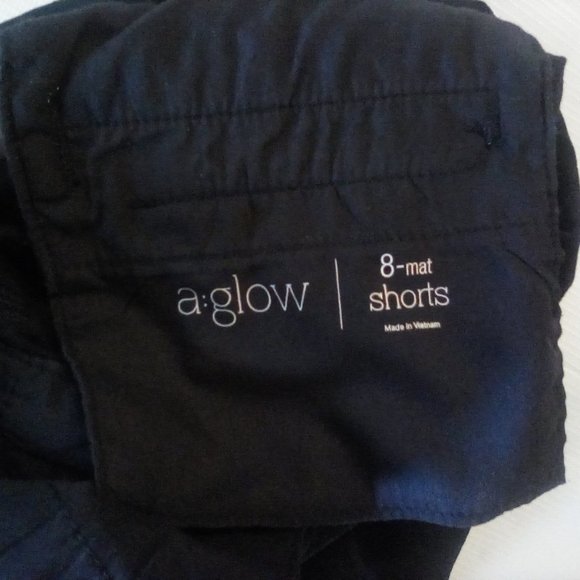 MATERNITY SHORTS BLACK FULL PANEL SIZE 8 LIKE NEW - Picture 3 of 3